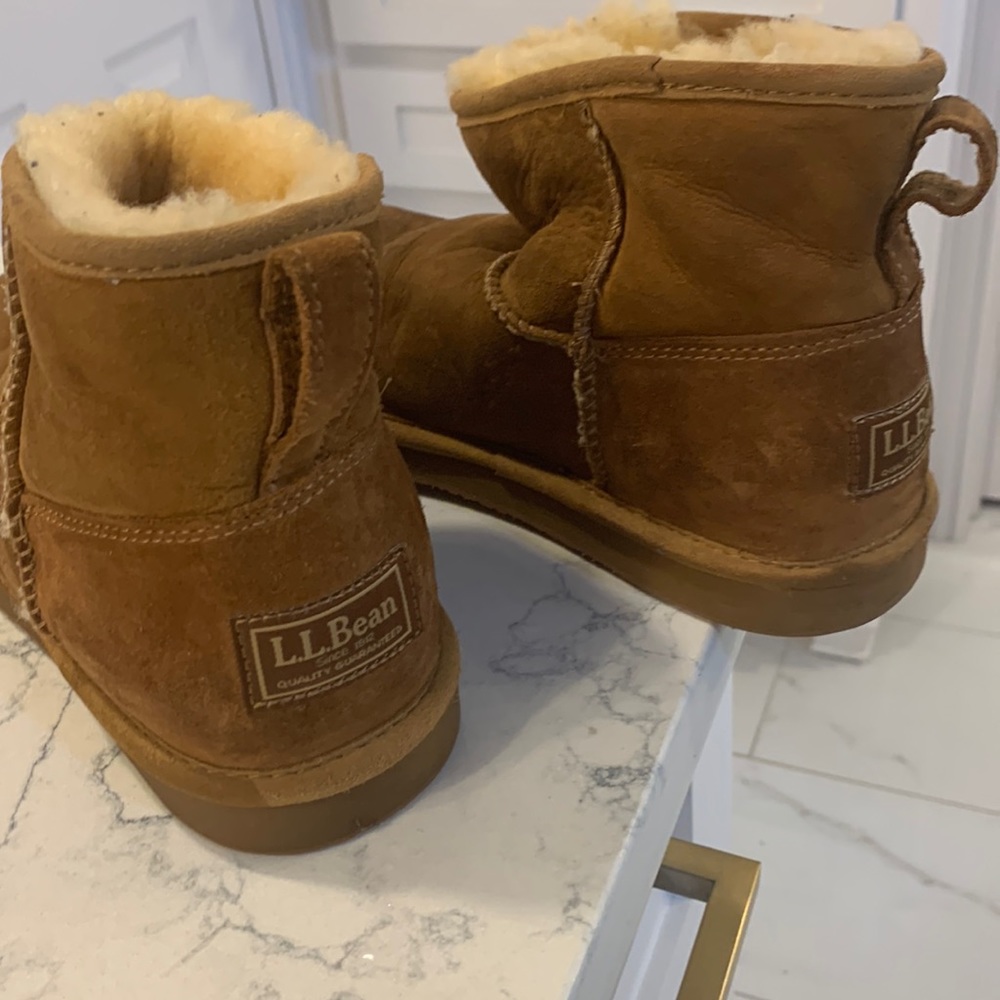 LL Bean item 297183 booties sz 6 chestnut color Australian sheepskin lined